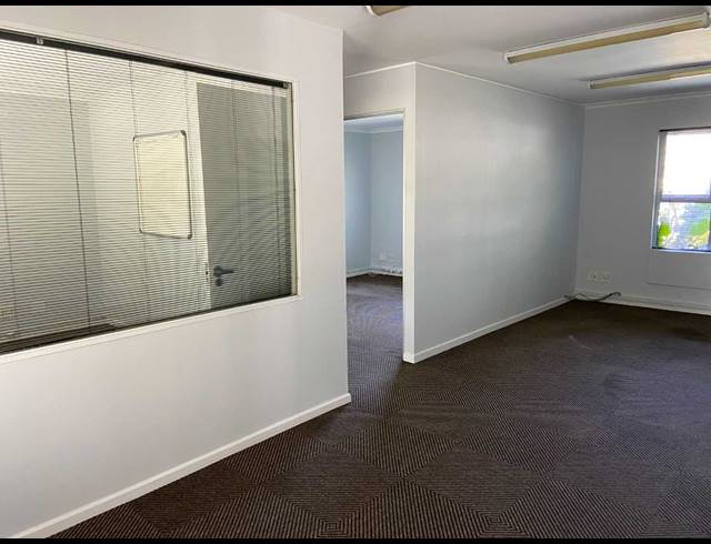 104M² OFFICE TO LET IN TOKAI